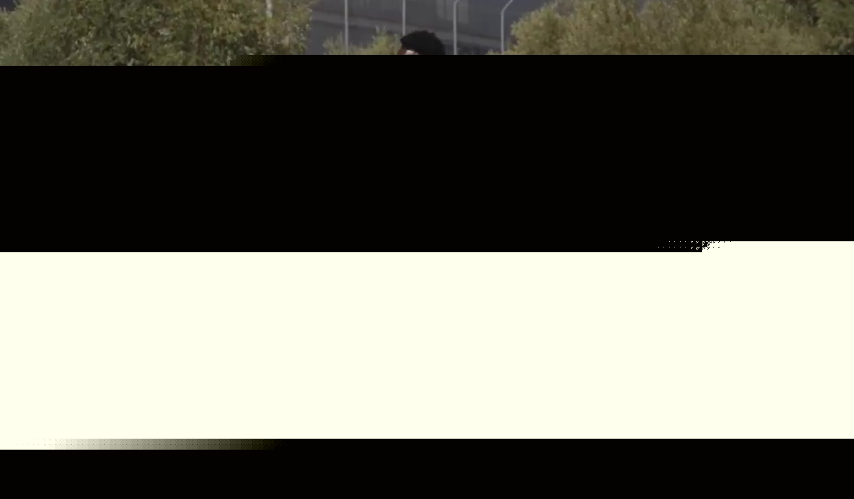 太会玩了皇马球员开着宝马踢足球这脚世界波你给几分